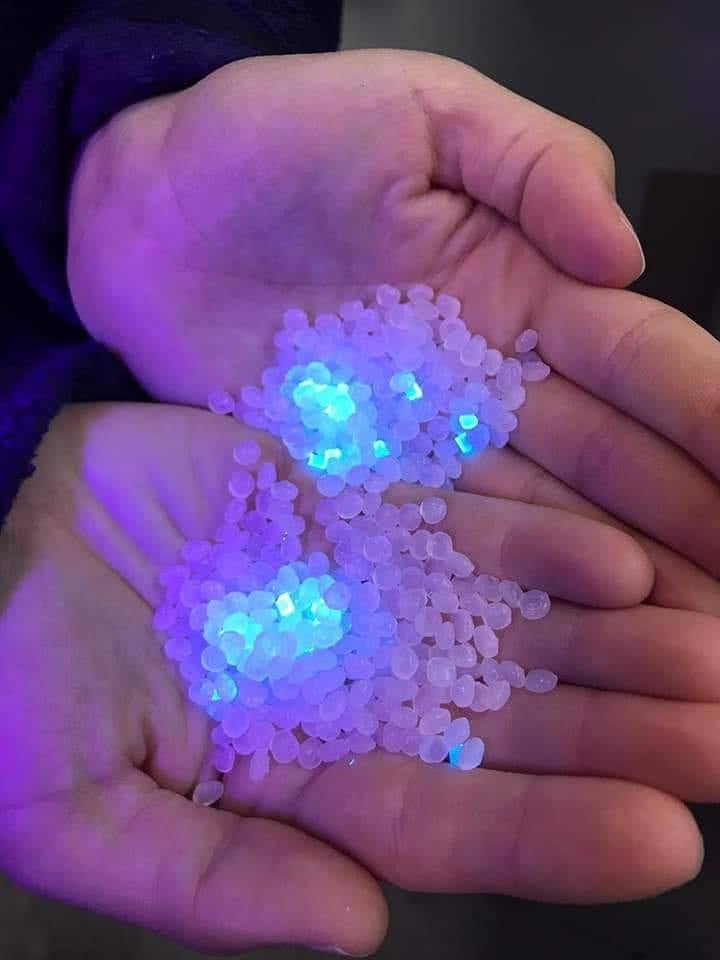 Transparente Perle mit Knotenschutz