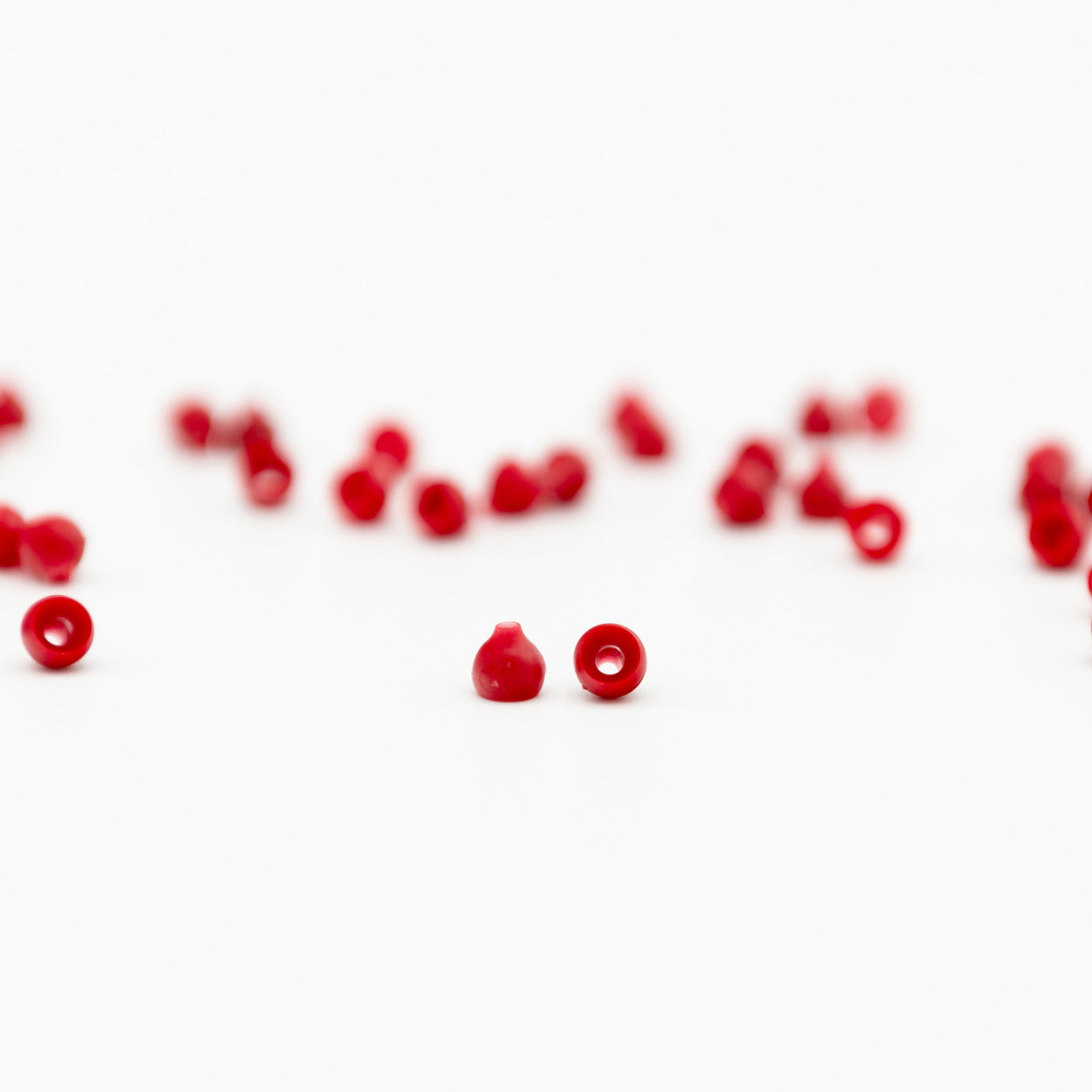 Rote Perle mit Knotenschutz
